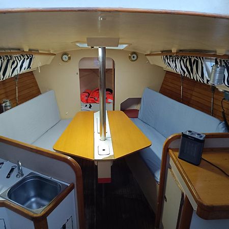 Experience On A Sailboat To Sleep Hotel Sant Adria de Besos Bagian luar foto