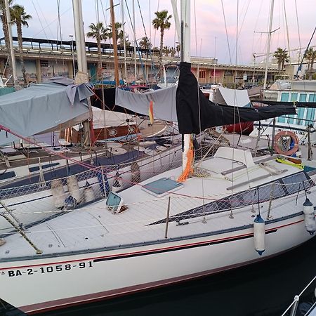 Experience On A Sailboat To Sleep Hotel Sant Adria de Besos Bagian luar foto